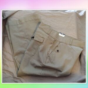 Terra & Sky Women's Capris in Khaki